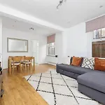 2 Bed Apartment In The Heart Of Chiswick
