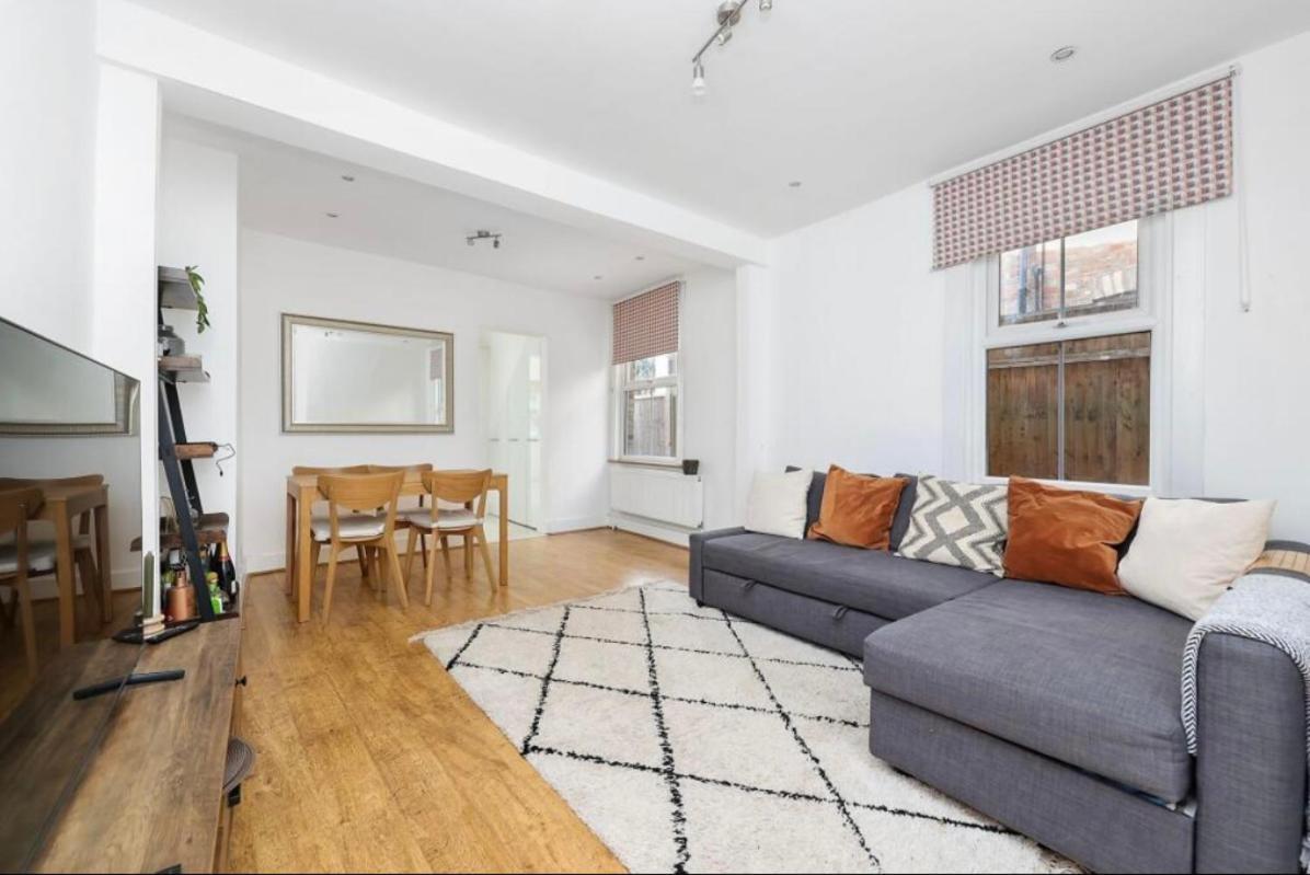 2 Bed In The Heart Of Chiswick Appartamento